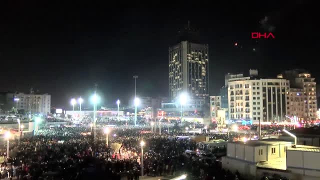 İstanbul- Taksim Meydanı'nda Yeni Yıla Böyle Girdiler - 1