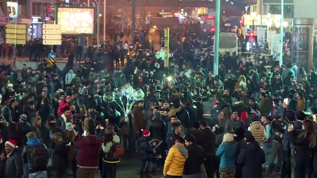 Başkentte yeni yıl kutlamaları - 15 Temmuz Kızılay Milli İrade Meydanı - ANKARA