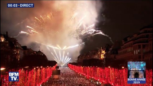 Nous sommes en 2019 ! Revivez le feu d'artifice tiré depuis l'Arc de Triomphe pour le passage à la nouvelle année