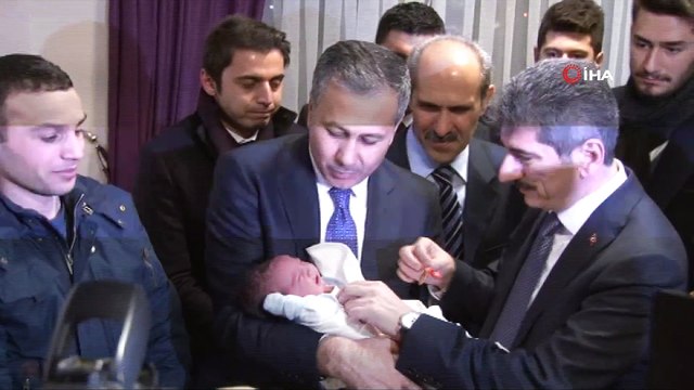 Vali Yerlikaya’dan İstanbul'da yılın ilk bebeklerine ziyaret