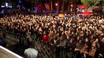 Bodrumlular yeni yıla sağanak yağmur altında girdi