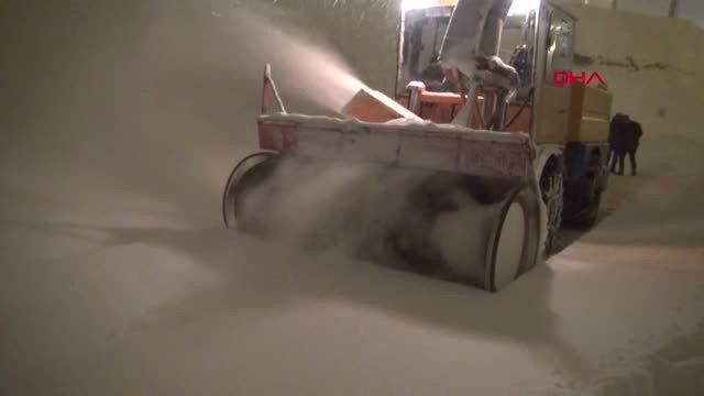 Bitlis - Yeni Yıla Karla Mücadele Yaparak Girdiler