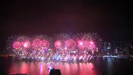 Asia y Europa reciben 2019 con pirotecnia y festejos