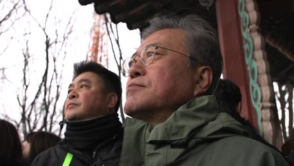 문 대통령, 시민들과 남산에서 해돋이 산행 / YTN