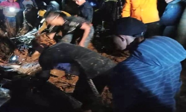 Puluhan Rumah Tertimbun Longsor di Sukabumi, Evakuasi Terkendala Cuaca