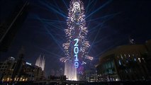 Video | Dünyanın simge yapıları yeni yıl kutlamaları için fırlatılan havai fişeklerle aydınlandı