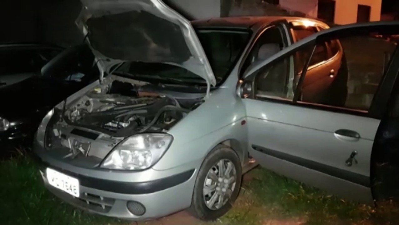 PRF aprende 181 Kg de maconha escondida em fundo falso de Renault Scenic