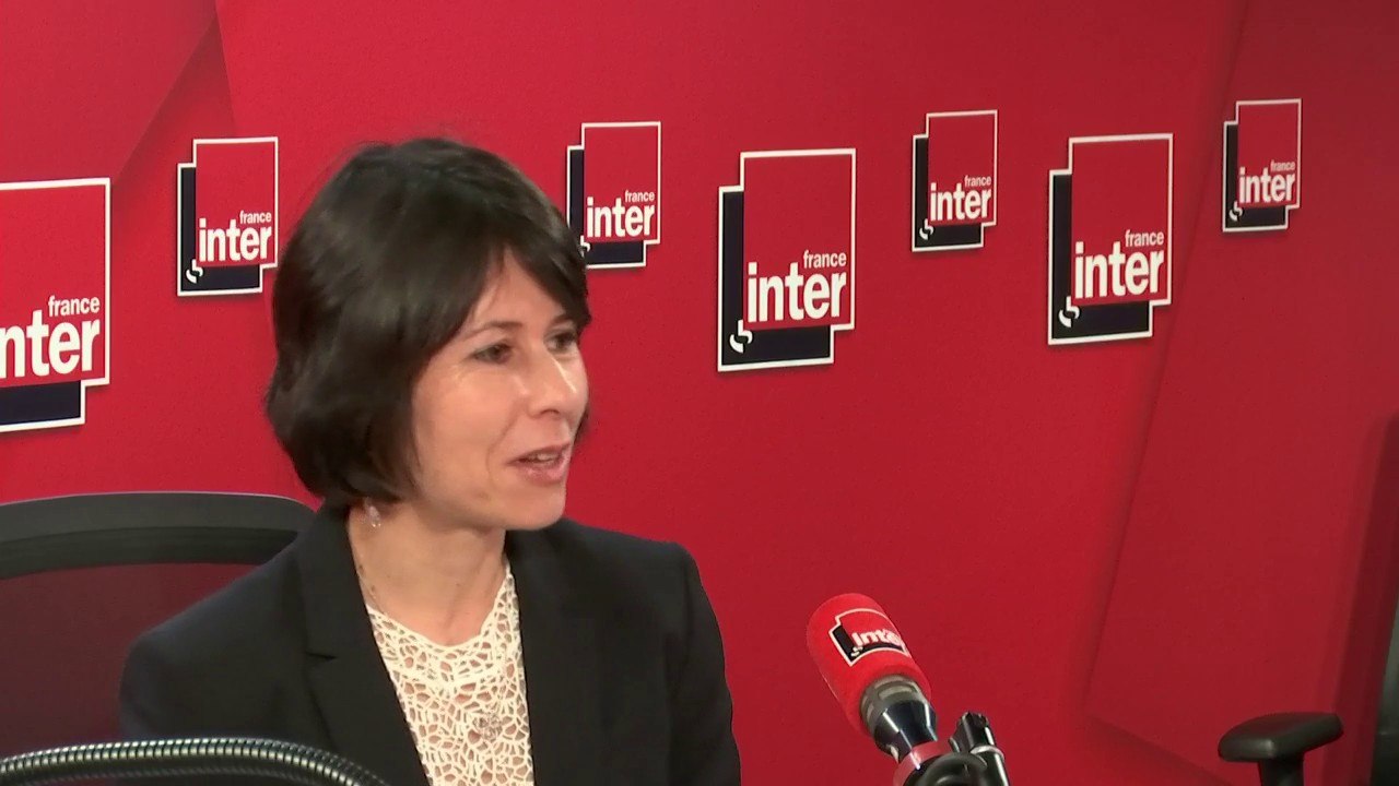 Cécile Alduy, sémiologue, spécialiste des discours politiques, analyse les voeux aux Français d'Emmanuel Macron, faits debout face caméra : "Il n'a même pas le temps de s'assoir, tellement il est au travail"