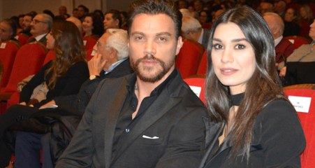 Burcu Kıratlı'yı Dekolteli Gelinlikle Gören Sinan Akçıl'dan Şaşırtan Tepki: Giyinmemiş