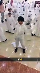 رقصة غريبة لأطفال خليجيين مأخوذه عن لعبة إلكترونية !