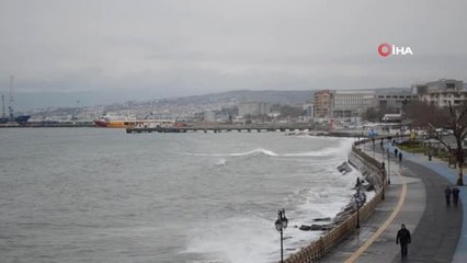 Marmara'da Deniz Ulaşımına Fırtına Engeli