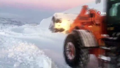 Adıyaman’da kar yağışı nedeniyle kapanan yollar açılıyor