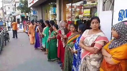 വനിതാ മതിലിൽ പങ്കെടുക്കുന്ന സ്ത്രീകൾക്ക്  ശബരിമലയിൽ പ്രവേശിക്കാൻ താല്പര്യമില്ല