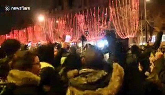 Paris Yellow Vests call for Frexit in New Years Eve protests - video dailymotion