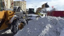 - Hakkari’deki kar dağları şehir dışına taşınıyor