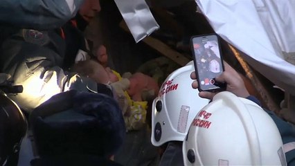 В Магнитогорске под завалами нашли живого ребёнка