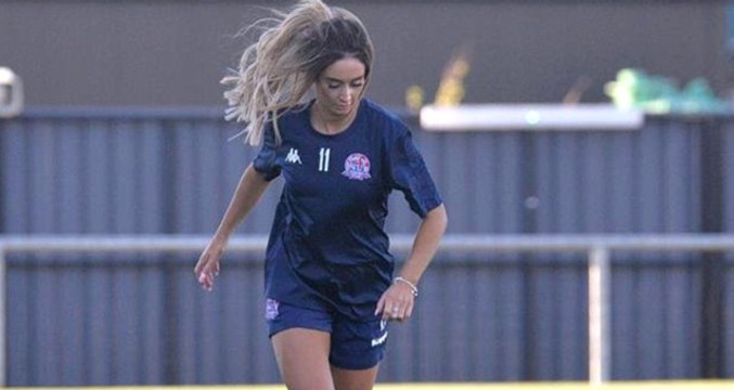 Futbolcu Laure Merrin, Sosyal Medya Paylaşımlarıyla Adından Söz Ettiriyor