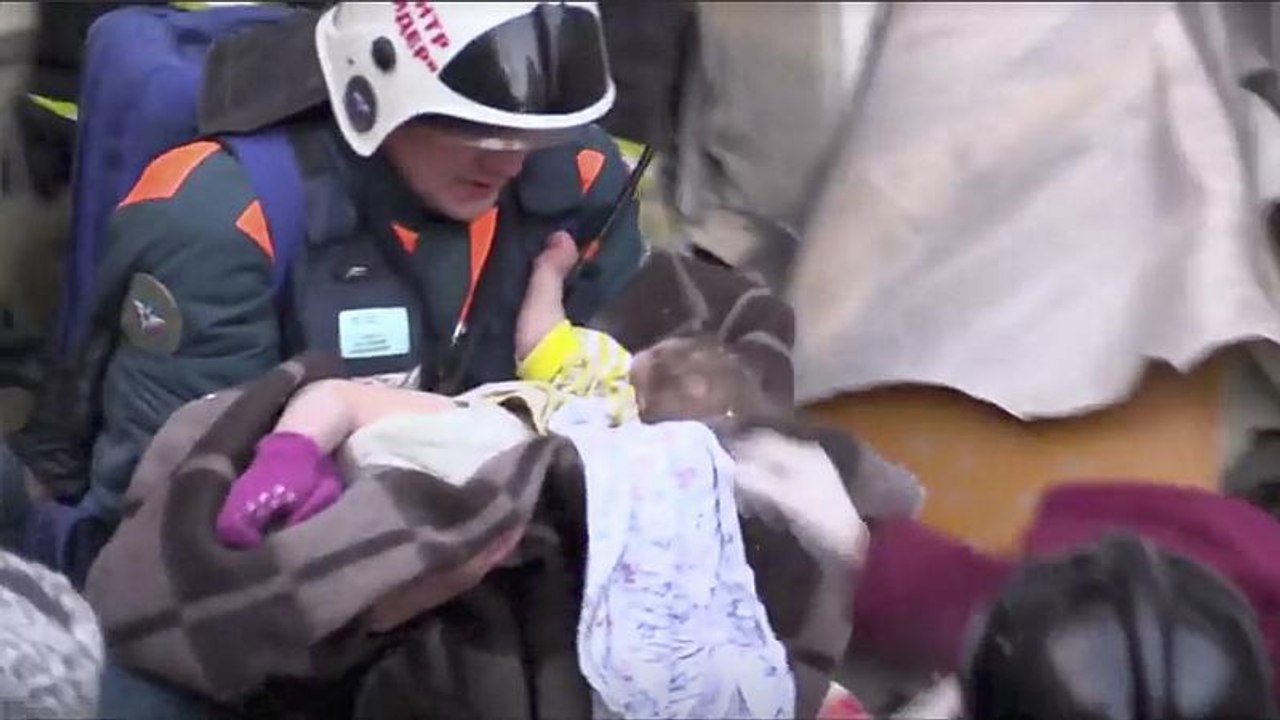 Magnitogorsk: 10 Monate altes Baby aus Trümmern gerettet