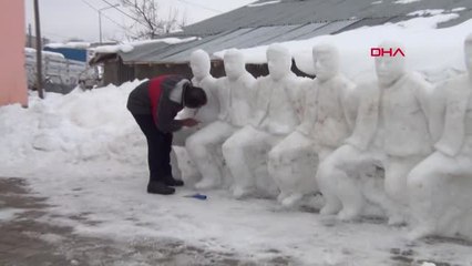 Adıyaman Heykeltıraş, Kardan Folklor Ekibi Yaptı