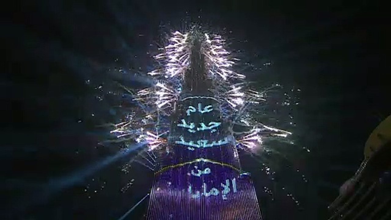 الألعاب الناريّة تضيء برج خليفة في دبي