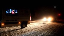 Manisa'da Kar Nedeniyle Yolda Mahsur Kalanlar Kurtarıldı