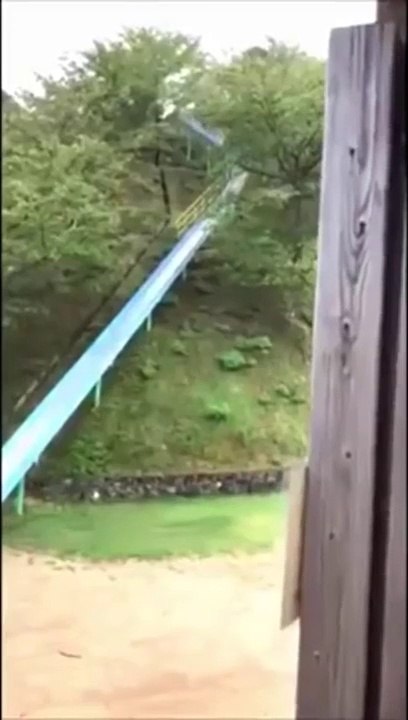 Voici le toboggan le plus dangereux du monde au...