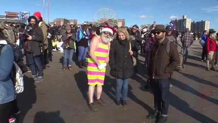 New Yorklular Yılın İlk Gününde Denize Girdi - New