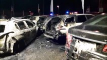 Plusieurs voitures d'occasion ont été entièrement détruites au garage Peugeot