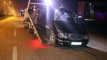 Otomobil park halindeki tıra çarptı: 1 ölü, 2 yaralı