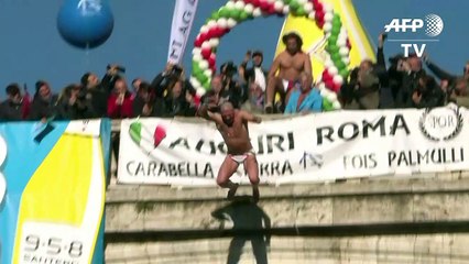 Traditional New Year jump into the Tiber in Rome