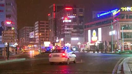 Ankara'da yılın ilk karı yağdı