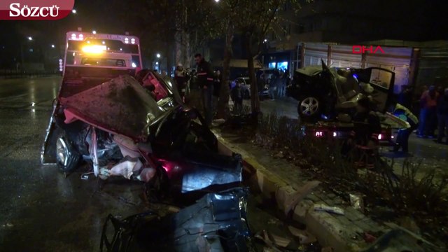 Ağaca çarpan otomobil ikiye bölündü 1 ölü, 3 yaralı