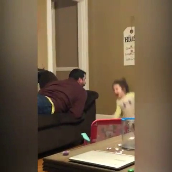 Amazing video of baby afraid after seeing someone strange there