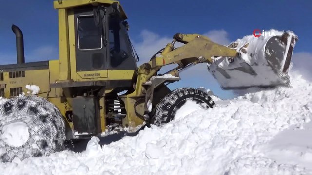 Yoğun kar yağışı nedeniyle ulaşıma kapanan 251 köy yolu ulaşıma açıldı
