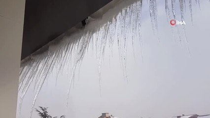 Dev Buz Sarkıtları Tehlike Saçıyor