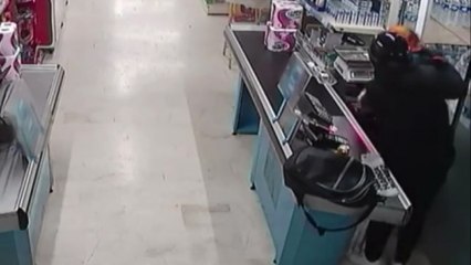 İstanbul'da Silahlı Market Soygunu Kamerada