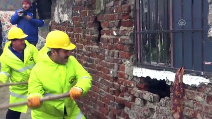 Tarihi Sağır Han'ın üstündeki iki kaçak yapı yıkıldı - İSTANBUL