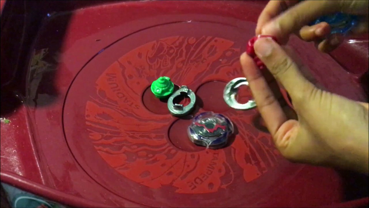 Doomscizor Oval Accel vs Doomscizor Oval Accel! ~ BEYBLADE BURST!