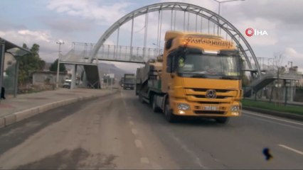 Sınıra askeri sevkıyat sürüyor