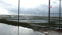 Antalya'da Şiddetli Yağış Sonrası Golf ve Futbol Sahaları Sular Altında Kaldı