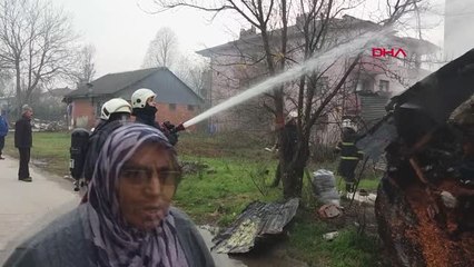 Düzce Odunluğun Yanmasını Ağlayarak İzledi