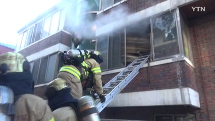 서울 목동 빌라에서 불...70대 여성 구조 / YTN
