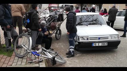 Bursa Çarpışan Otomobillerden Biri Hurdacı ile Bisiklet Sürücüsüne Çarptı
