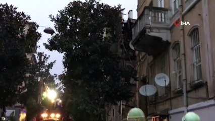 Fatih'teki binanın çökme anı kamerada