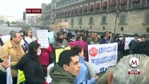 Ex trabajadores del SAT protestan frente a Palacio Nacional