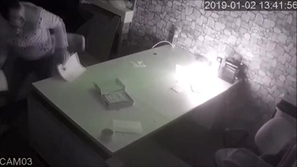 Tamir Etmeye Çalıştığı Tablet Patladı