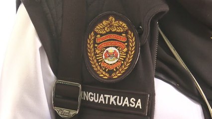 Only authorised officers can act against errant smokers
