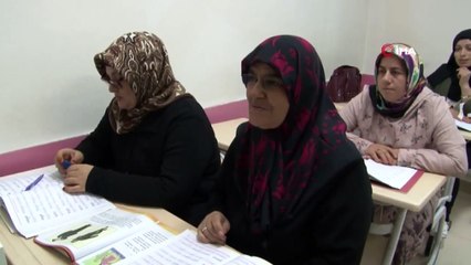 70 Yaşında Okuma Yazma Öğrendiler, Bir de Kitap Yazdılar