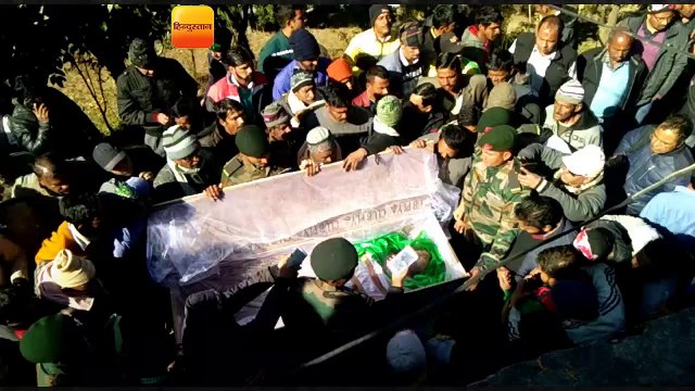 गंगोलीहाट में शहीद गोपाल को नम आंखों से दी अंतिम विदाई