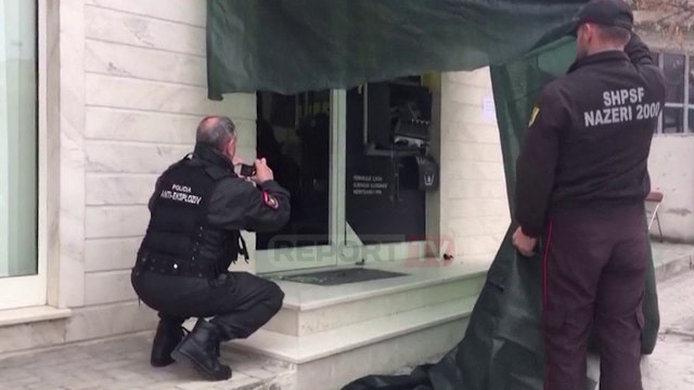 Report TV - Hedhin në erë me eksploziv bankomatin në Urën Vajgurore, marrin 500 mijë lekë të reja